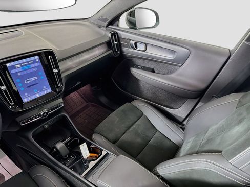 Certified 2023 Volvo C40 P8 Recharge Ultimate w/ Protection Package Premier AWD/4WD image 26