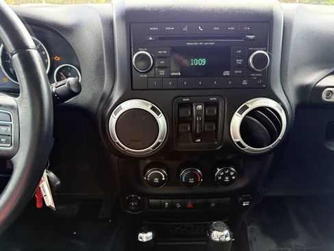 Used 2014 Jeep Wrangler Unlimited Sahara w/ Connectivity Group image 16