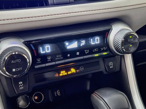 Used 2025 Toyota RAV4 XLE w/ Convenience Package FWD image 26