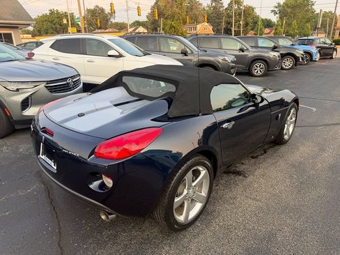 Used 2006 Pontiac Solstice Convertible w/ Premium Package RWD image 3