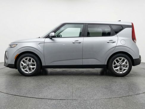 Used 2025 Kia Soul LX w/ LX Technology Package image 5