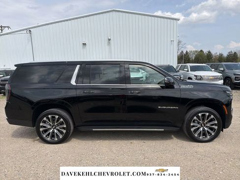 Used 2025 Chevrolet Suburban High Country w/ Sun And Tow Package image 7