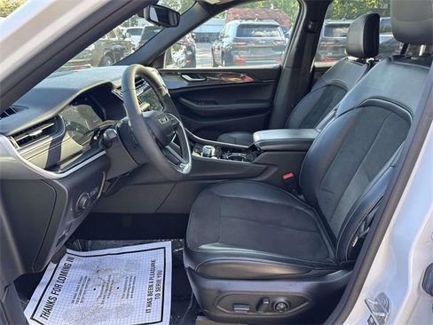 Certified 2023 Jeep Grand Cherokee Altitude image 14