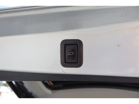 Used 2019 Toyota Highlander XLE AWD/4WD image 8