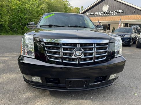 Used 2011 Cadillac Escalade Premium AWD/4WD image 2