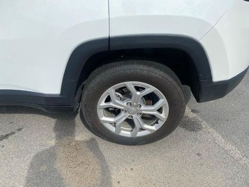Used 2024 Jeep Compass Latitude AWD/4WD image 30