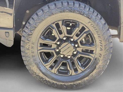 Used 2021 GMC Sierra 3500 Denali w/ Denali Black Diamond Edition image 9