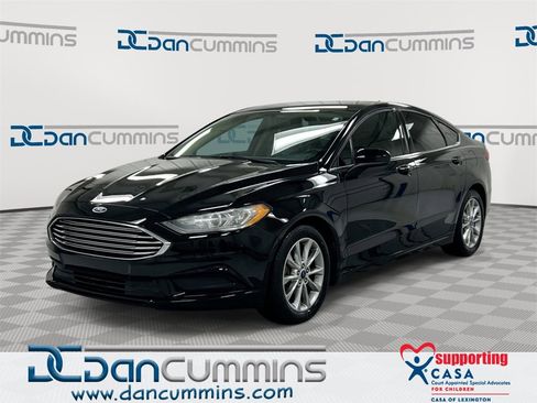 Used 2017 Ford Fusion SE w/ Fusion SE Technology Package image 1