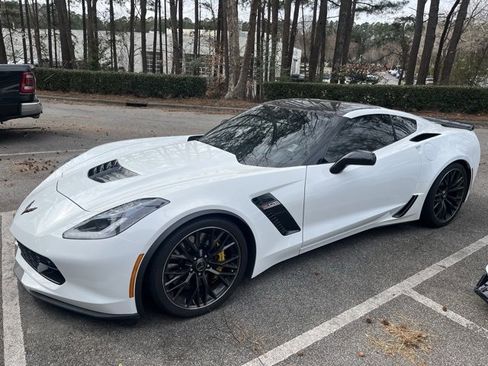 Used 2015 Chevrolet Corvette Z06 w/ 3LZ Preferred Equipment Group image 4