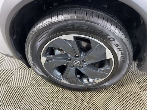Used 2025 Nissan Rogue SV FWD image 5