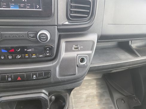 Used 2025 RAM ProMaster 2500 w/ Convenience Group FWD image 12