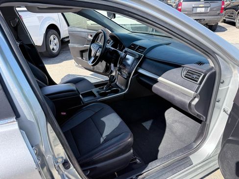 Used 2016 Toyota Camry SE image 11