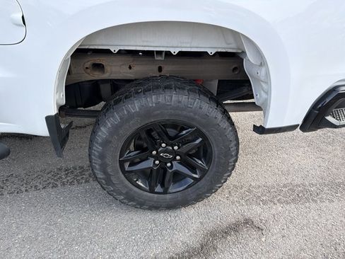 Used 2022 Chevrolet Silverado 1500 Custom Trail Boss w/ LPO, Dark Essentials Package image 10