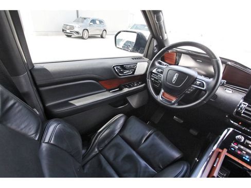 Used 2019 Lincoln Navigator Reserve w/ Cargo Package AWD/4WD image 8