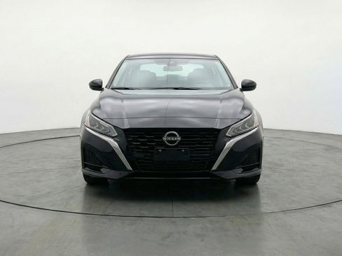 Used 2025 Nissan Altima 2.5 SV image 2