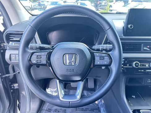 Used 2025 Honda Pilot EX-L image 18