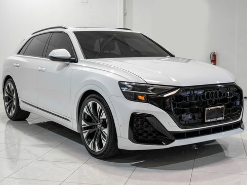 Used 2024 Audi Q8 Prestige image 3