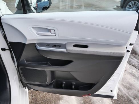 Used 2025 Toyota Sienna LE image 13