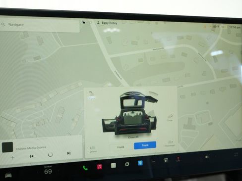 Used 2023 Tesla Model X Plaid image 34