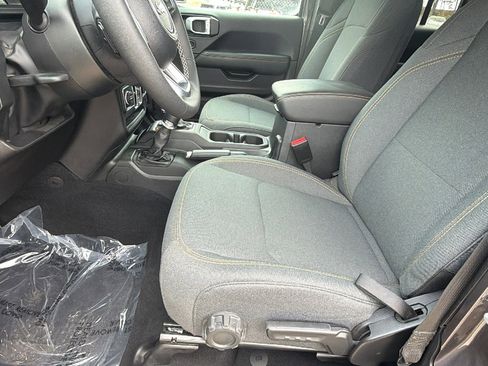 Used 2025 Jeep Wrangler Sahara w/ Safety Group AWD/4WD image 16