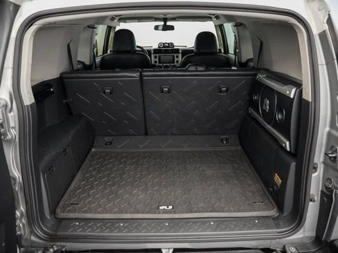 Used 2011 Toyota FJ Cruiser 4WD w/ Upgrade Pkg image 37