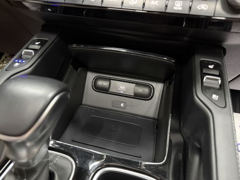 Used 2022 Kia Telluride SX w/ SX Prestige Package AWD/4WD image 21