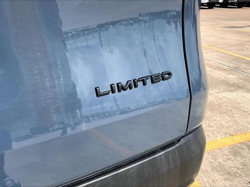 Used 2024 Toyota Grand Highlander Limited image 10