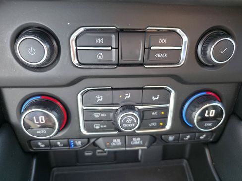 Used 2021 Chevrolet Suburban High Country AWD/4WD image 24