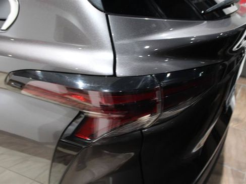 Used 2023 Toyota Sienna LE w/ LE Plus Package FWD image 11