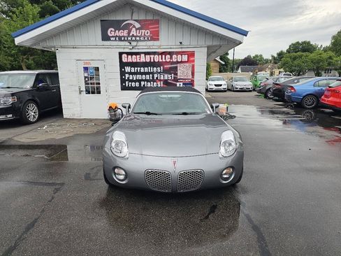 Used 2007 Pontiac Solstice Convertible w/ Preferred Package RWD image 2