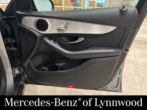 Used 2019 Mercedes-Benz GLC 300 4MATIC image 27
