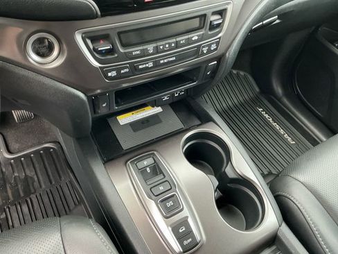 Used 2023 Honda Passport EX-L image 12