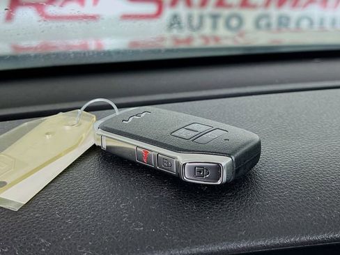 Used 2023 Kia Carnival LX image 12