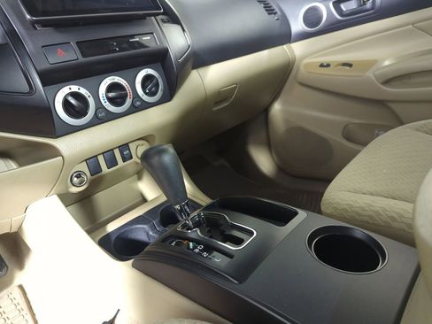 Used 2011 Toyota Tacoma PreRunner image 19