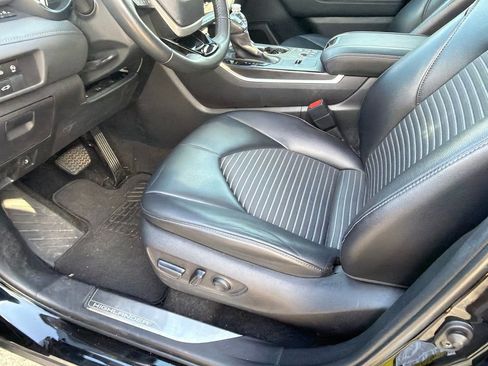 Used 2023 Toyota Highlander XSE FWD image 5