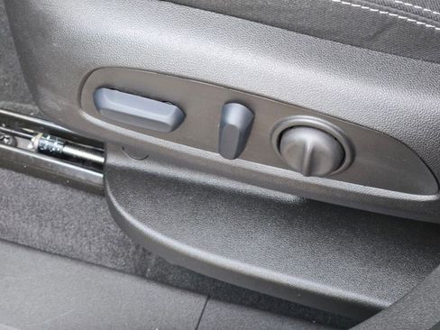 Used 2024 GMC Terrain SLE w/ Driver Convenience Package image 24