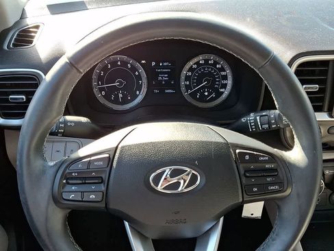 Used 2021 Hyundai Venue SEL FWD image 19