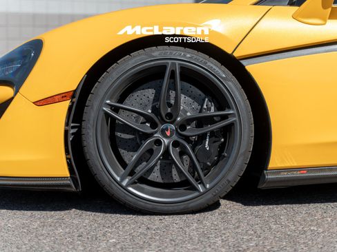 Used 2017 McLaren 570S Coupe RWD image 32