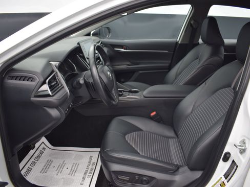 Used 2024 Toyota Camry SE image 13