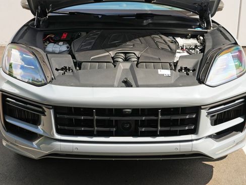 Used 2024 Porsche Cayenne Turbo AWD/4WD image 8