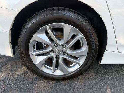 Used 2018 Honda Accord LX image 31