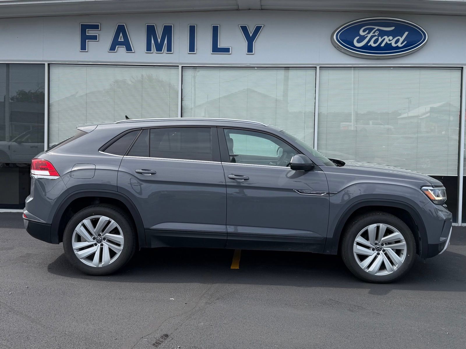 Used 2021 Volkswagen Atlas Cross Sport SE FWD image 8