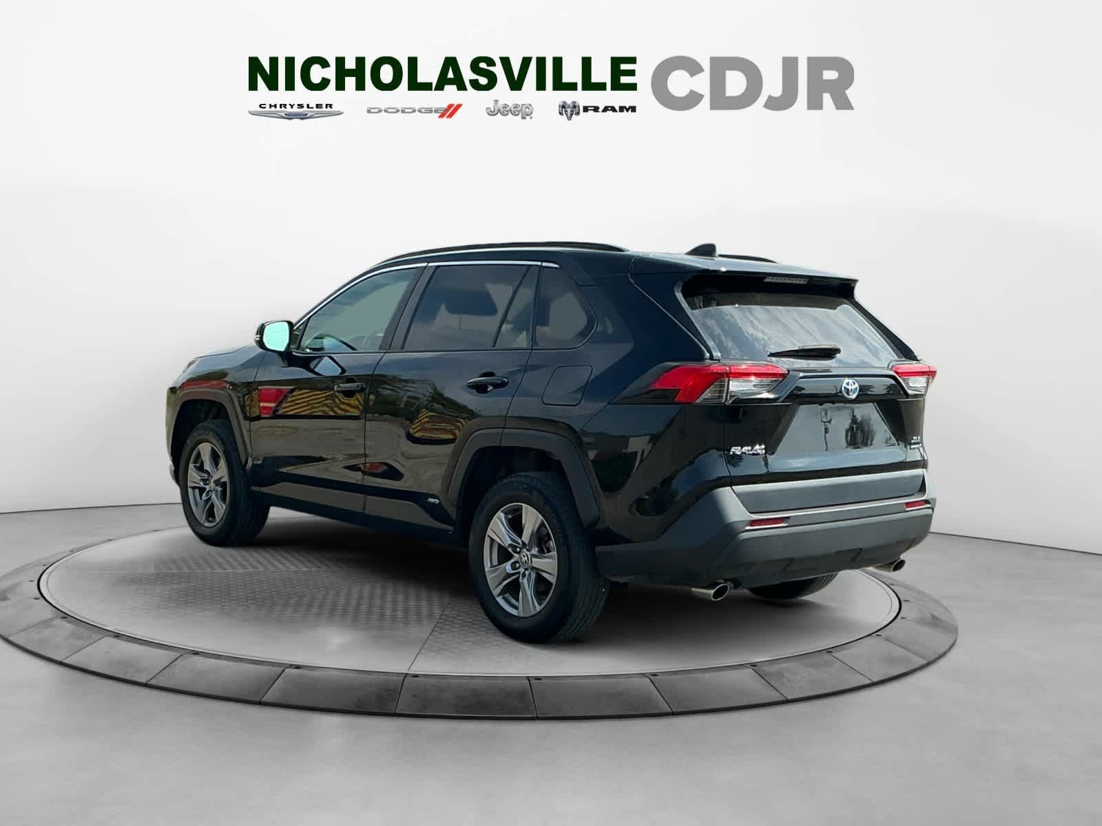 Used 2023 Toyota RAV4 XLE AWD/4WD image 3