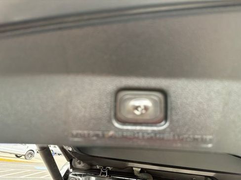 Used 2018 Ford Explorer XLT w/ Equipment Group 202A AWD/4WD image 31
