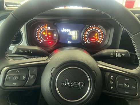 New 2025 Jeep Gladiator Sport image 23