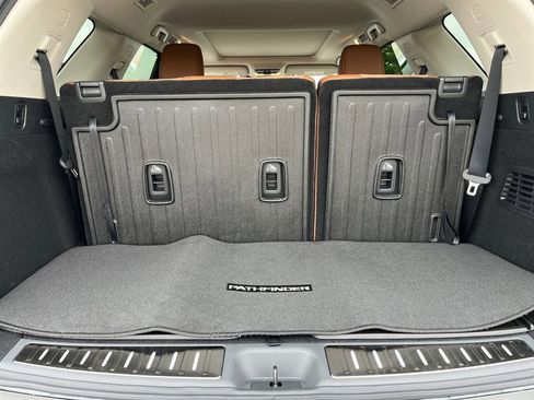 New 2026 Nissan Pathfinder Platinum image 11