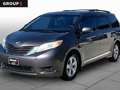 Used 2017 Toyota Sienna LE w/ Protection Package
