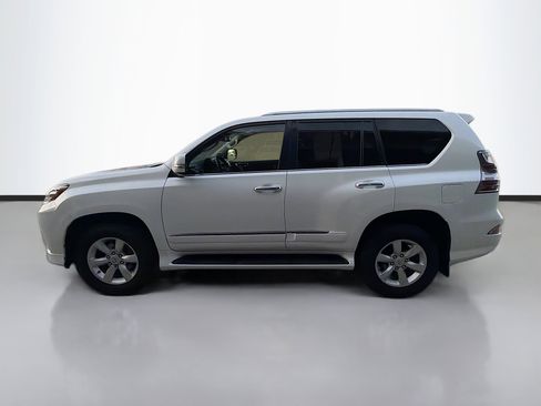 Used 2017 Lexus GX 460 image 2