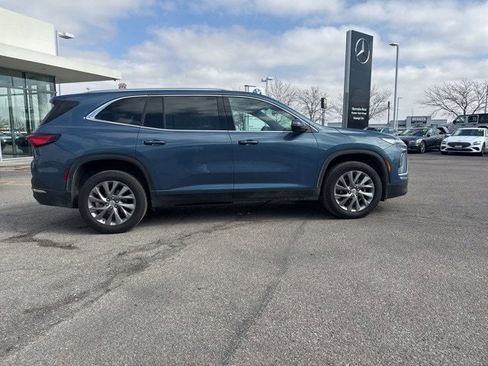 Used 2025 Buick Enclave Preferred image 8