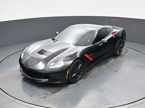 Used 2019 Chevrolet Corvette Stingray Coupe w/ 1LT RWD image 2